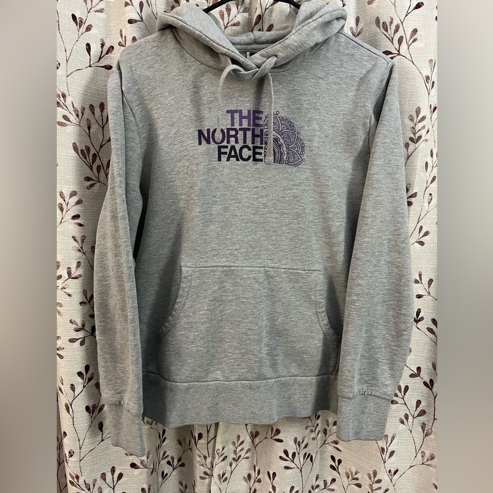 Women’s North Face Hoodie